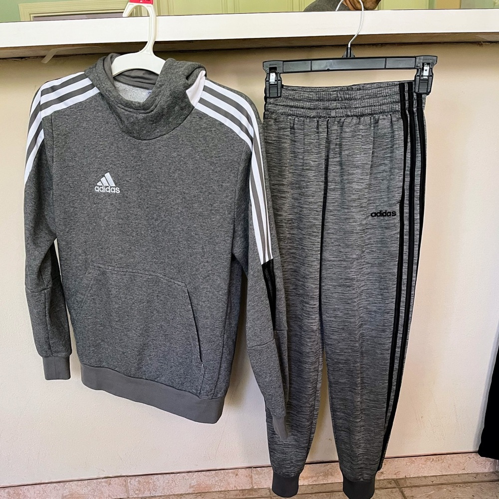 Adidas - Picture 2 of 5